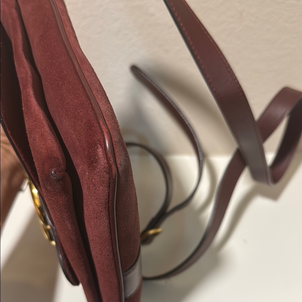 Gucci Wine Burgundy Arli Crossbody Bag with Gold GG Logo - Picture 2 of 11